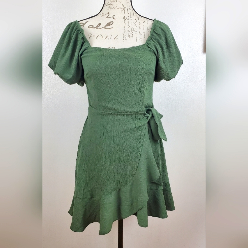 Trixxi Womens Mini Dress Green Puff Sleeve Size M Ruffle Hem Flirty